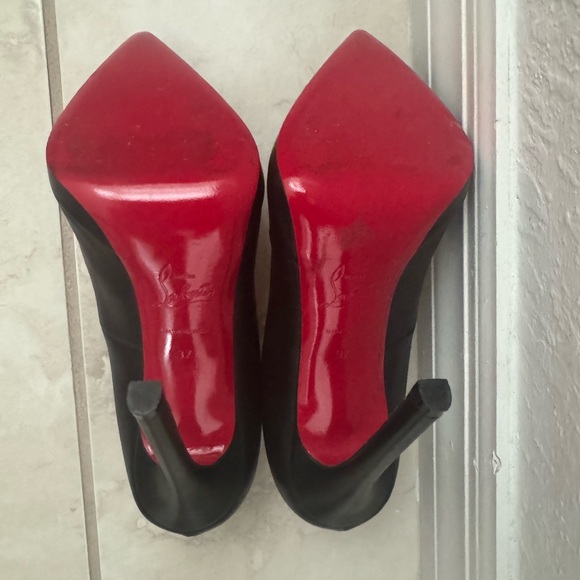 Christian Louboutin - Picture 4 of 5